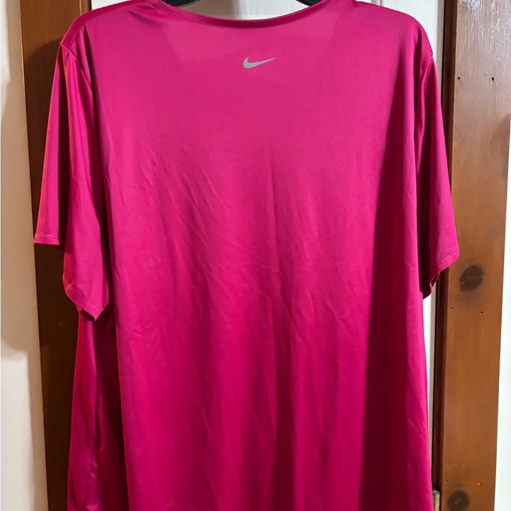 Nike Dri-Fit Running Tee in Pink - Picture 3 of 3